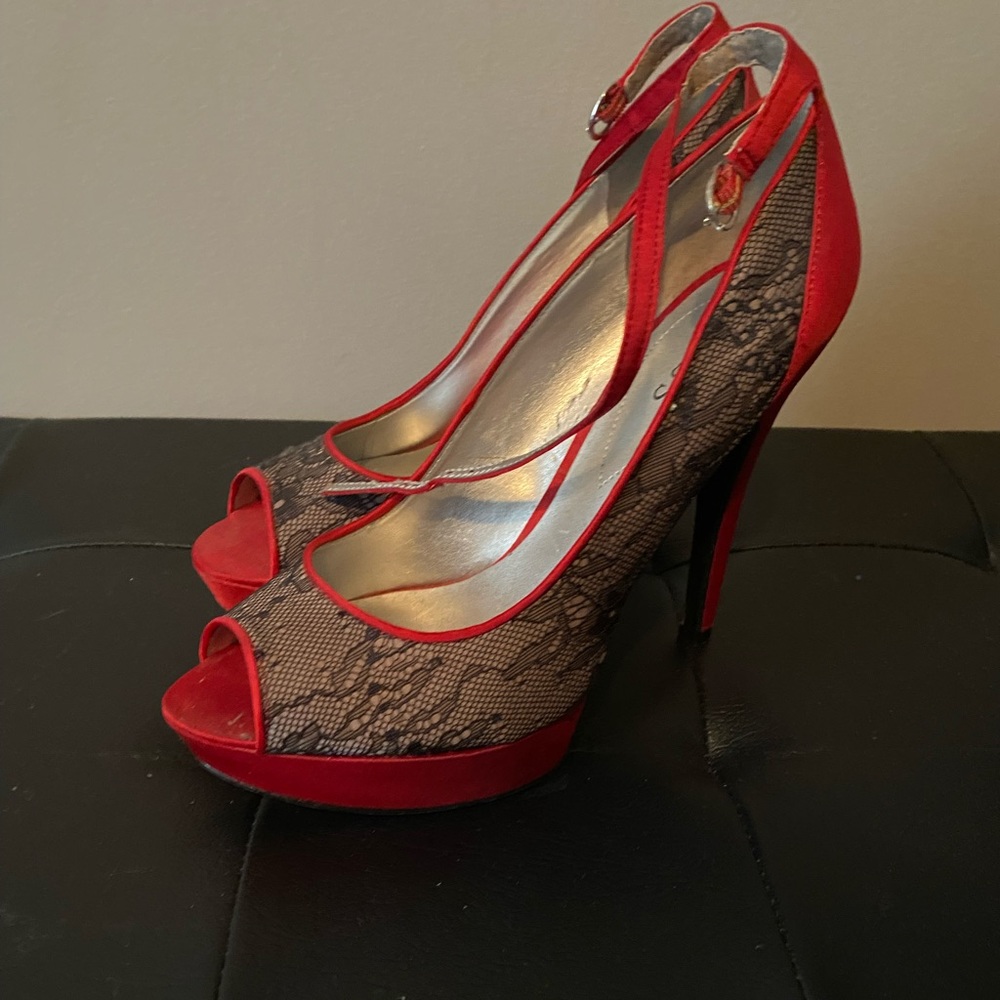 Guess heels size 8 black lace and red
